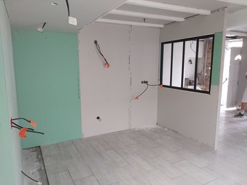 Rénovation murale dans une pièce à vivre